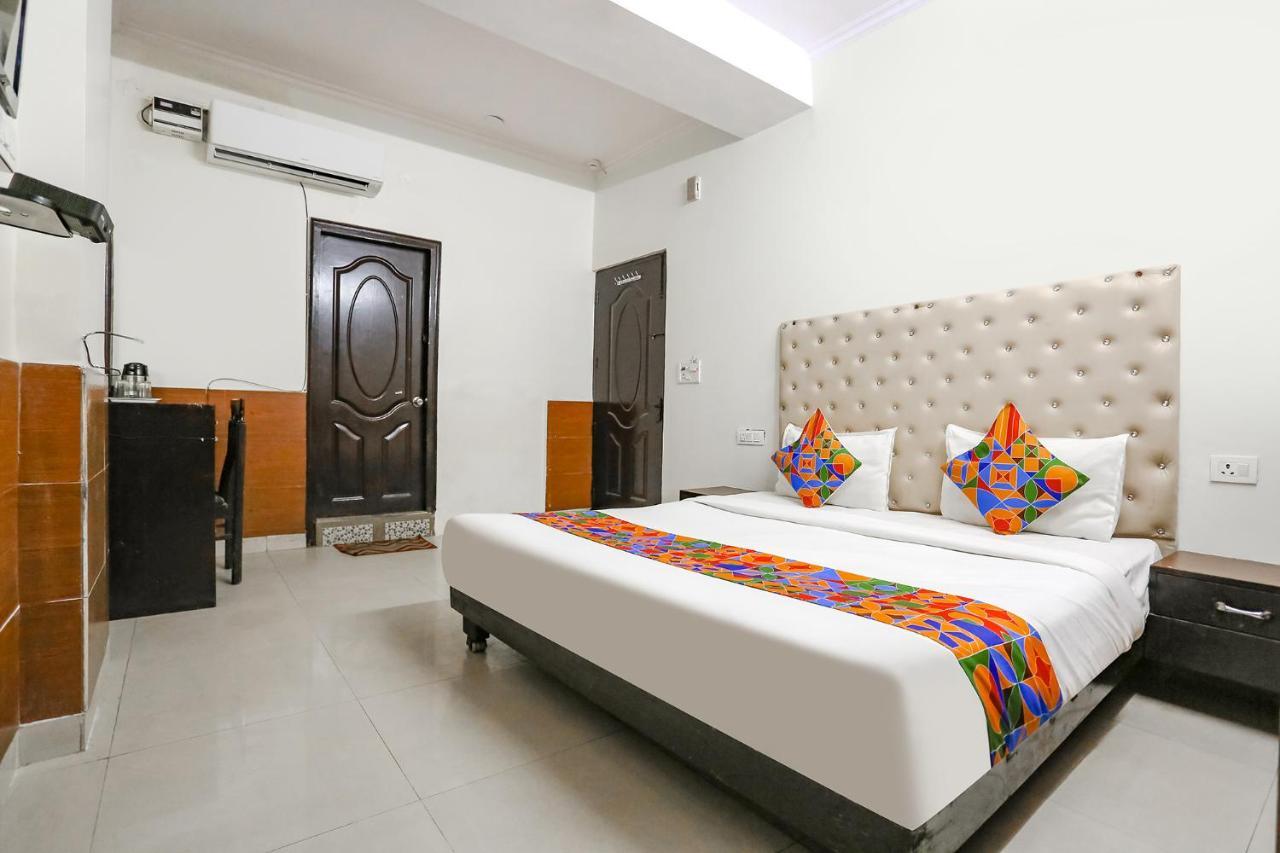 Fabhotel The Lazeez New Delhi Exterior photo